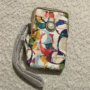 Coach Poppy Wristlet Stmp Signature C Universal Case in SV/Multicolor